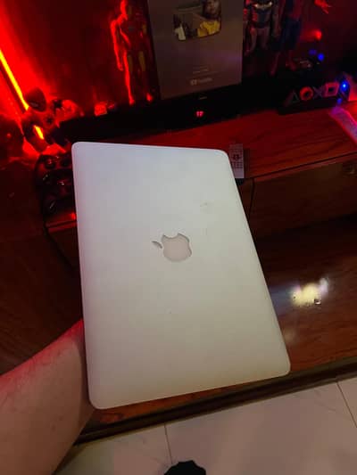 Macbook Pro Early 2015 i5 6th Generation 8GB RAm