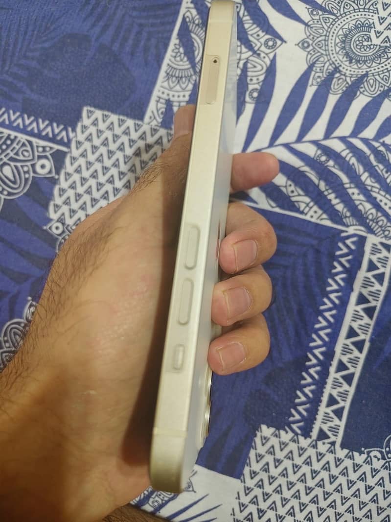 iPhone 13 4