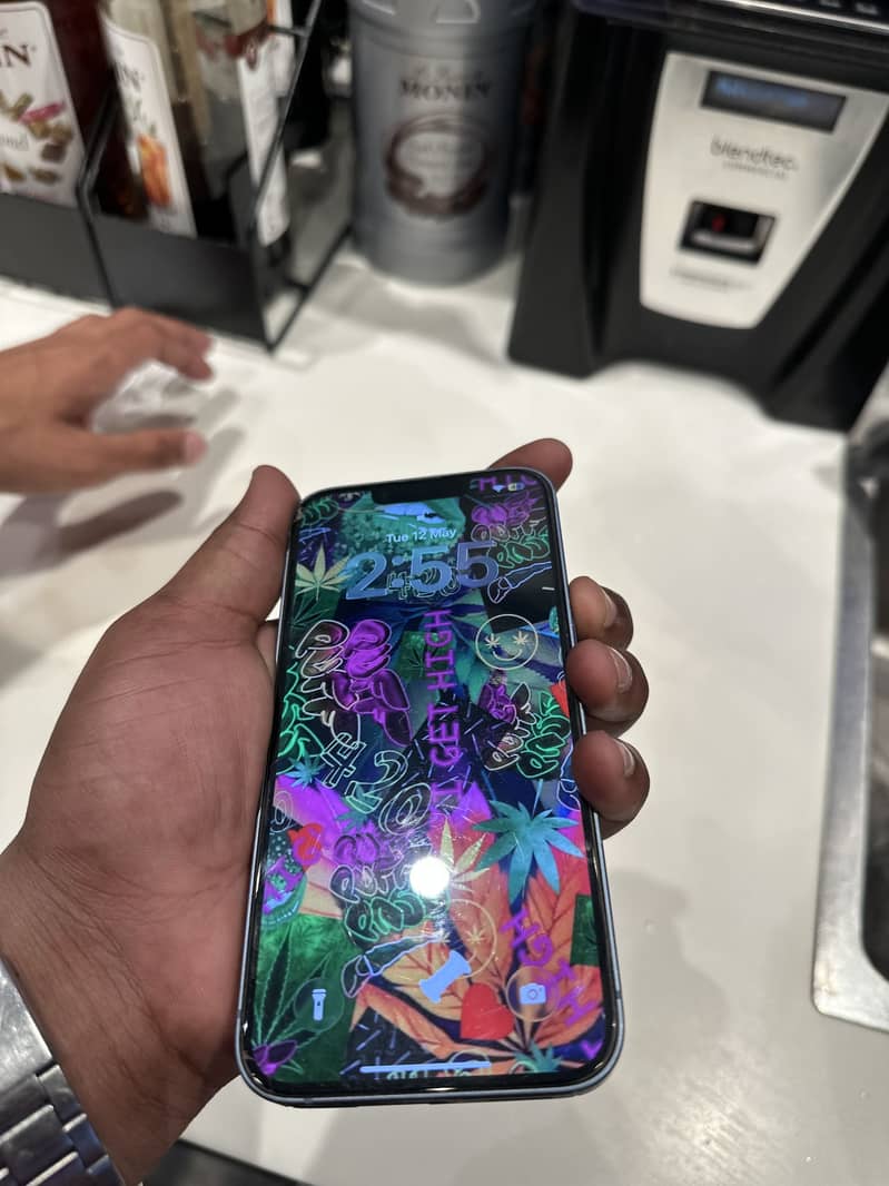 iPhone 14 3