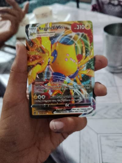 Pokemon card Regieleki VMAX