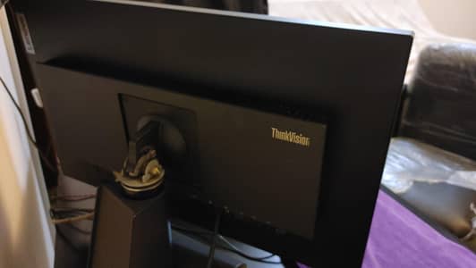 think vision 24 inch 2k 75 Hz neat and clean