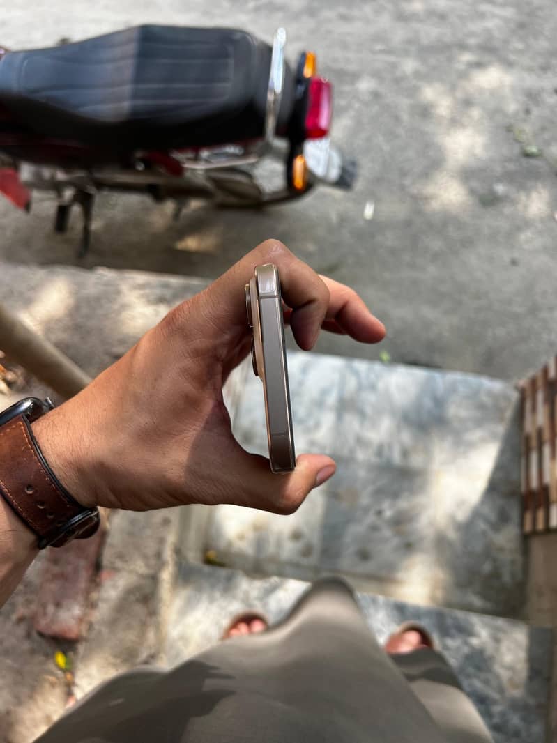 Iphone 16 Pro Max 5