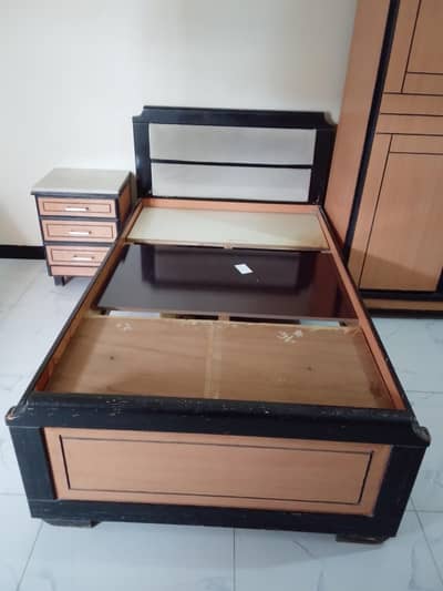 sale my home use   one. single bed with side table without mattress