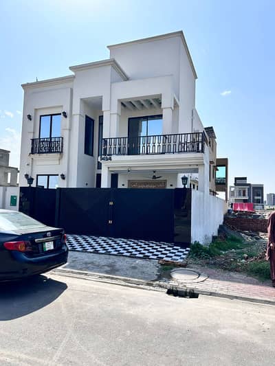 10 Marla Brand New luxury House For Sale With Original Pictures And Original Price In Tauheed Block Bahria Town Lahore