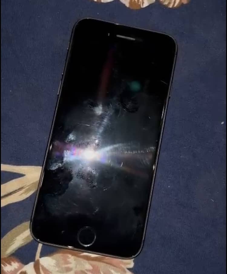 Apple iPhone 8 1