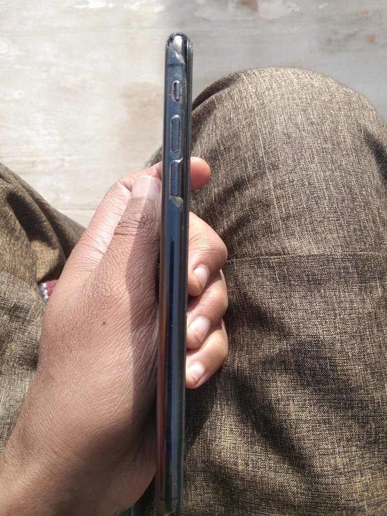 iPhone xs max 4