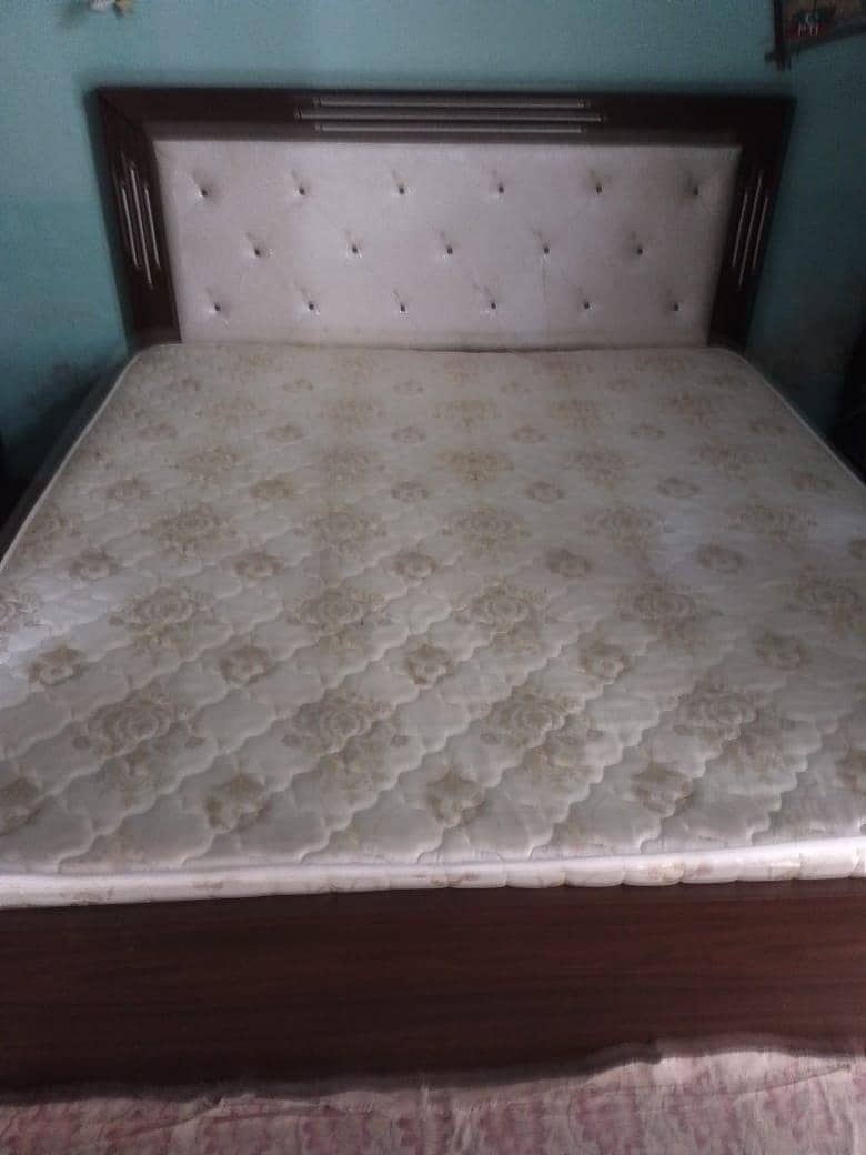 King size bed 1
