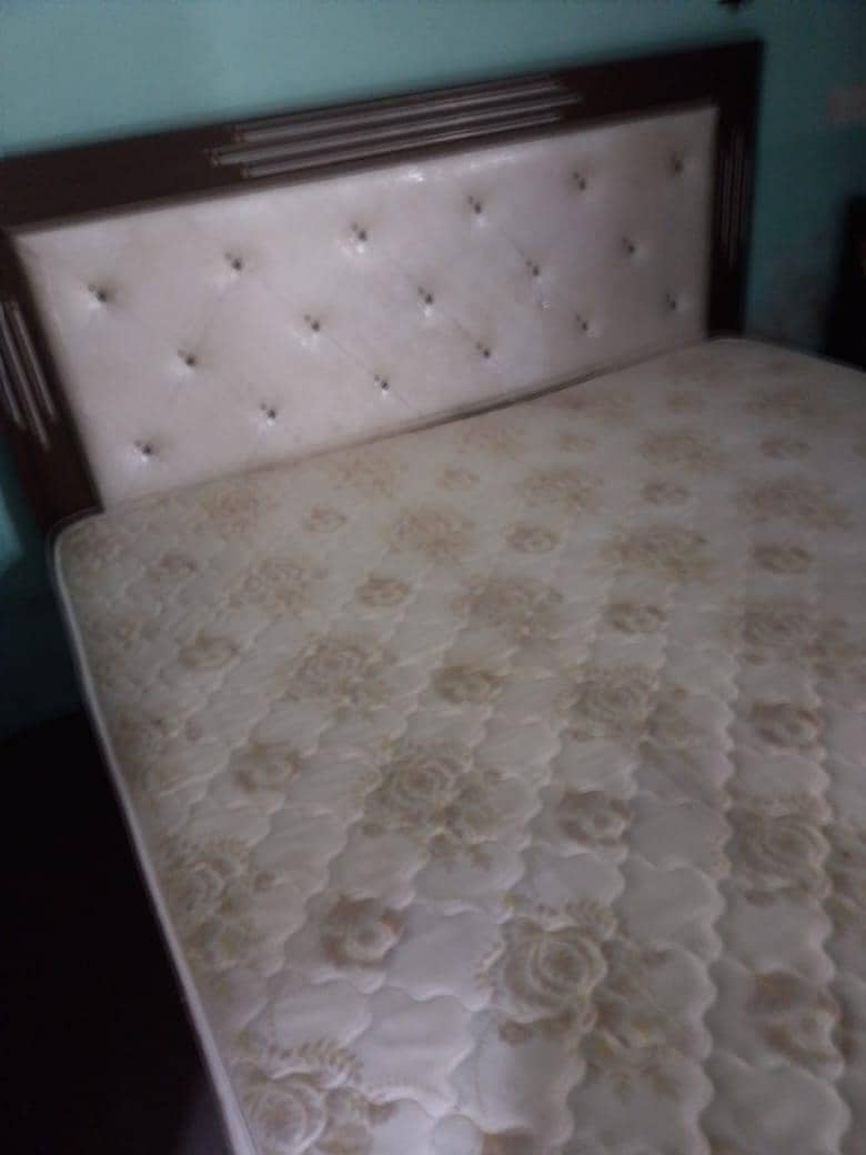 King size bed 2