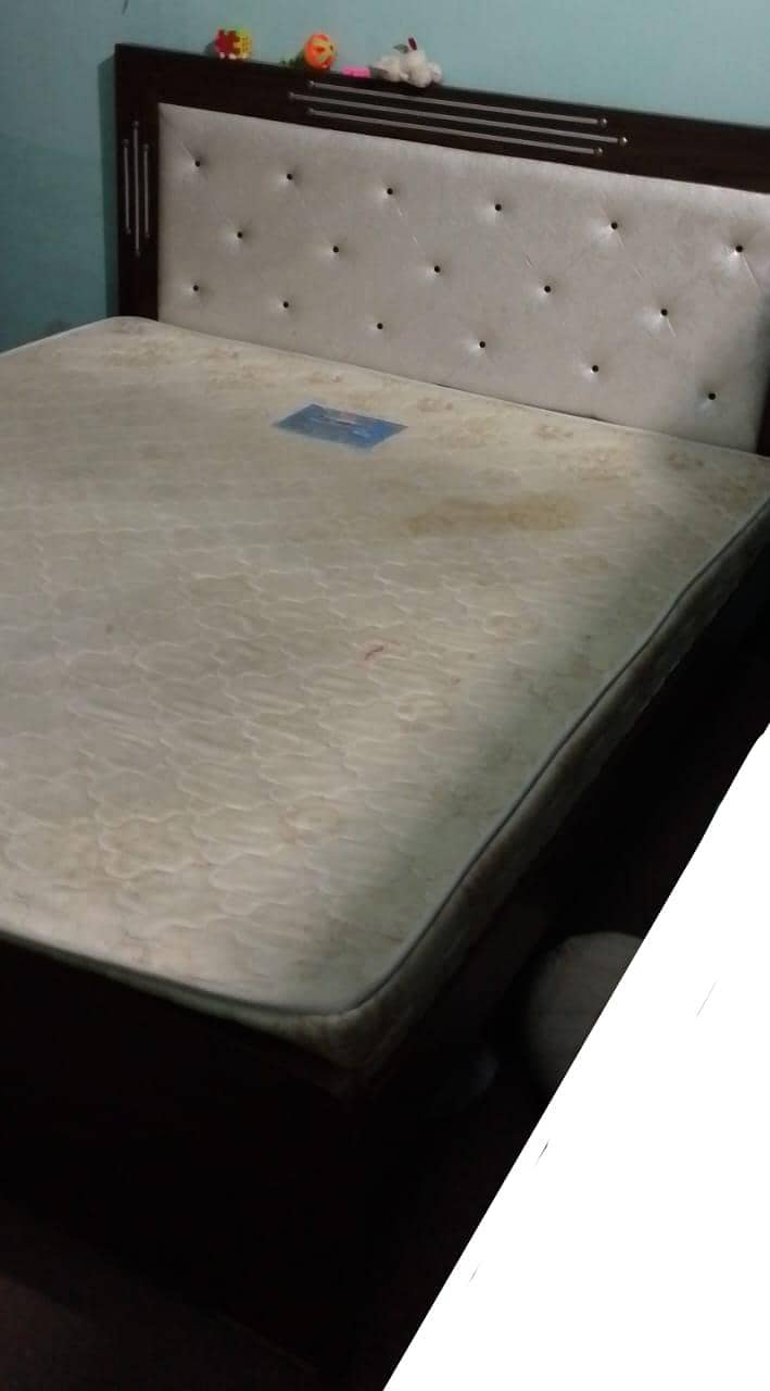 King size bed 3