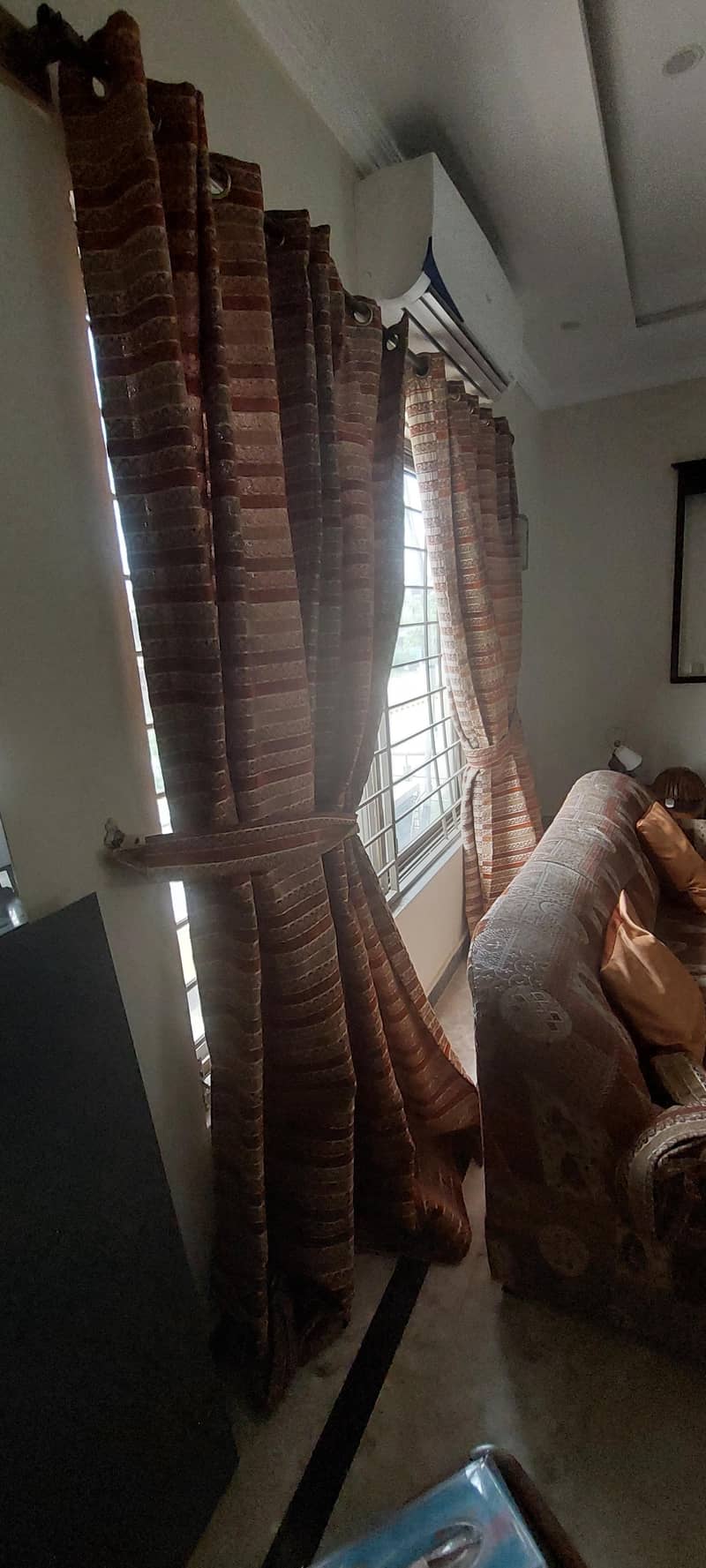 4 sets curtains 1