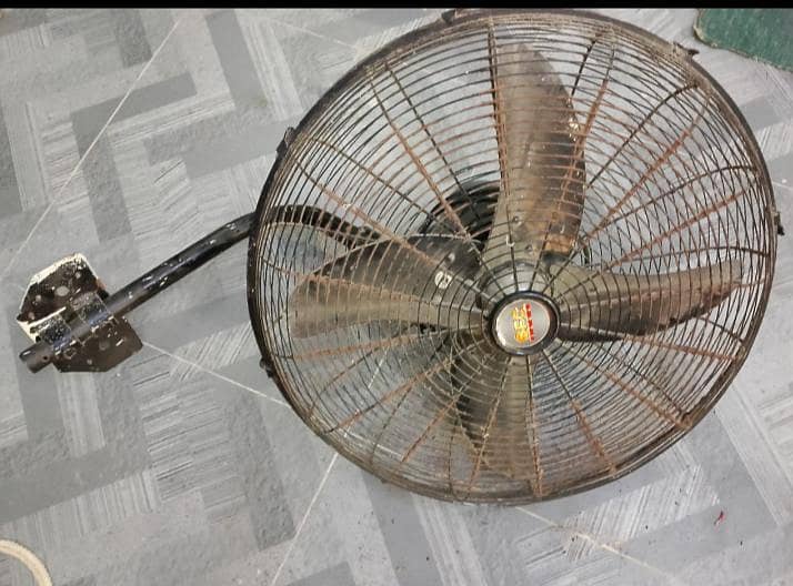 bracket fan 1