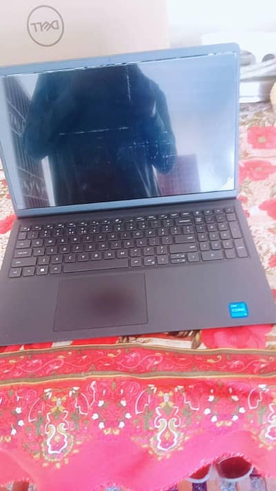 ,,Delli5 11gernation {8GBRAM)( 256GB SSD)  half screen issues only)