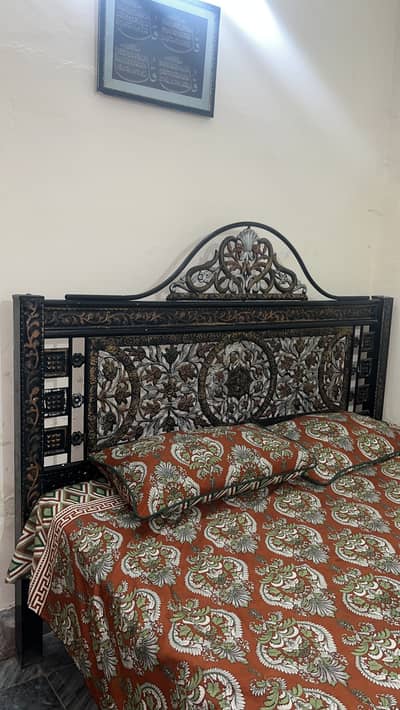 King size bedd condition goodd