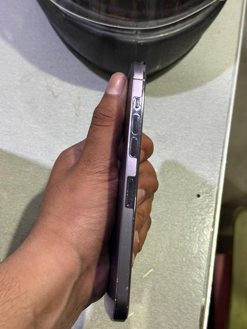 iPhone 14 Pro Max 2