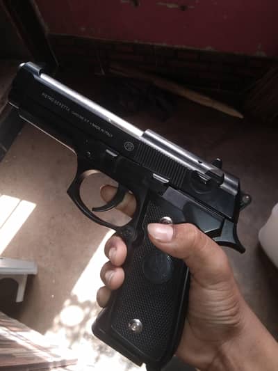 toy gun but it look like real gun