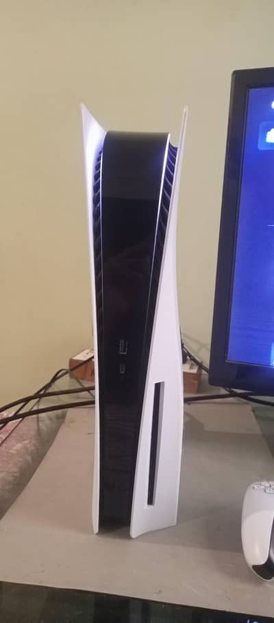 ps5 fat disc edition sealed. with one controller and ds3 fire fades.
