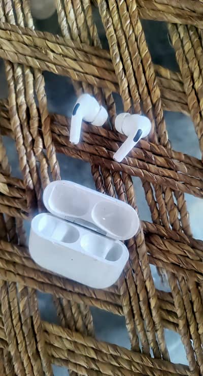 Apple AirPods Pro Original - Urgent Sale 3200