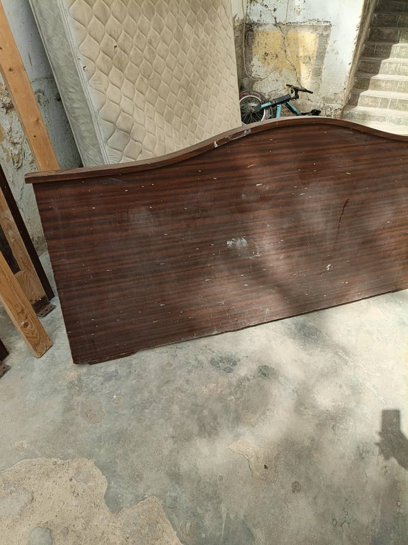 bed plus matress 0