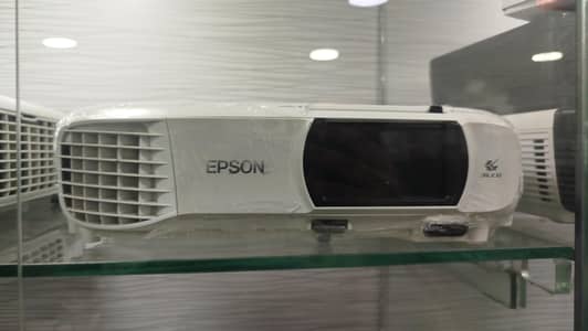 WE HAVE ALL KINDS OF PROJECTORS AVAILBLE IN DUBAI IMPORT 03152965654