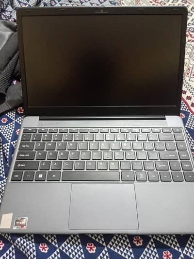 Ryzen 7000 series . 8gb 256 gb