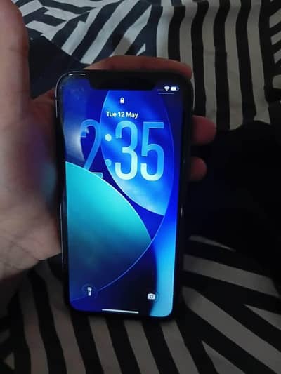 I PHONE 11 GOOD CONDITION