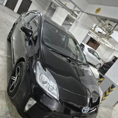 Toyota Prius s push start urgent sale 2013 model reg 2017