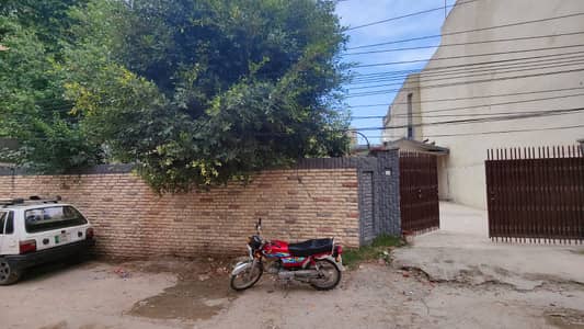 14 Marla house available for Rent in Gated Community all facilities boring