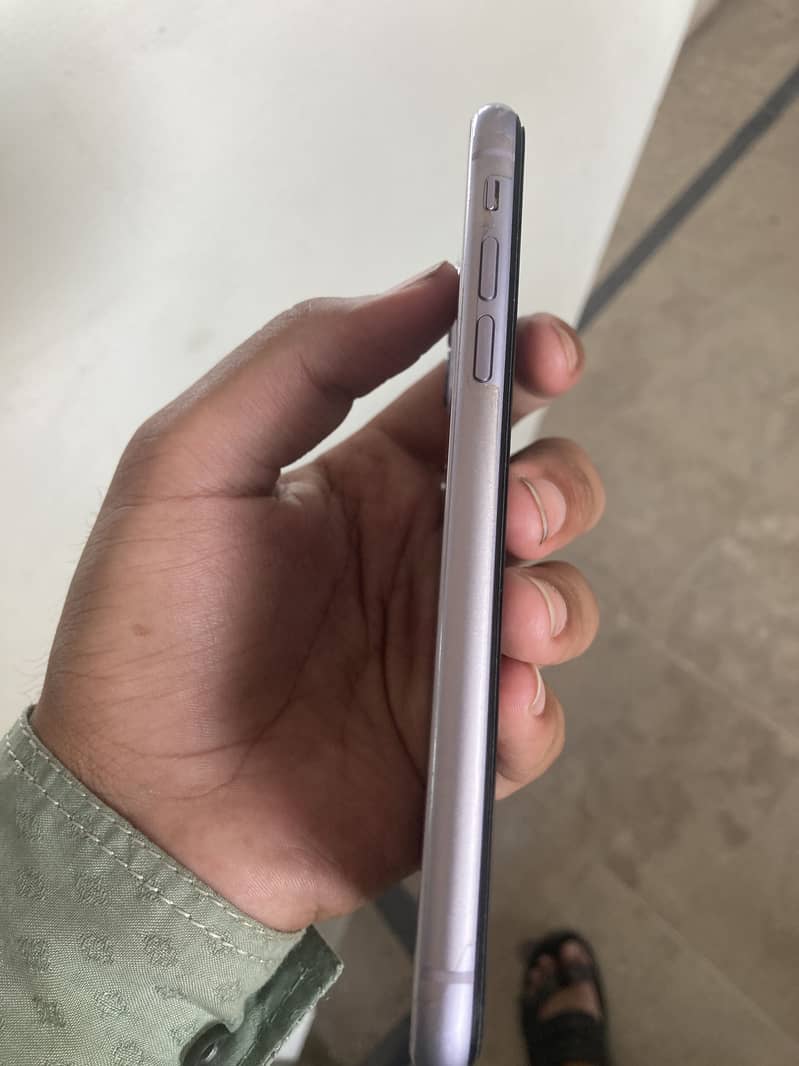 iPhone 11 5