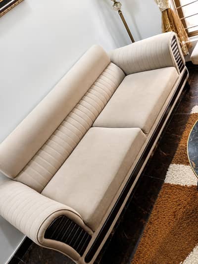 6 seater well maintained comfortable sofas
