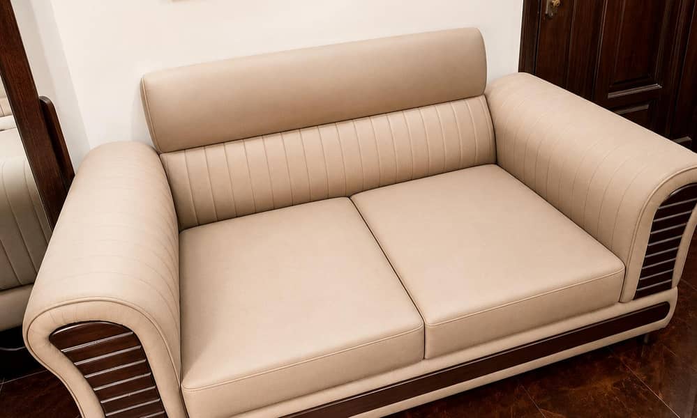 6 seater well maintained comfortable sofas 1