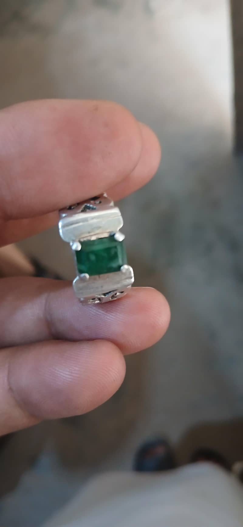Emeraled ring 0