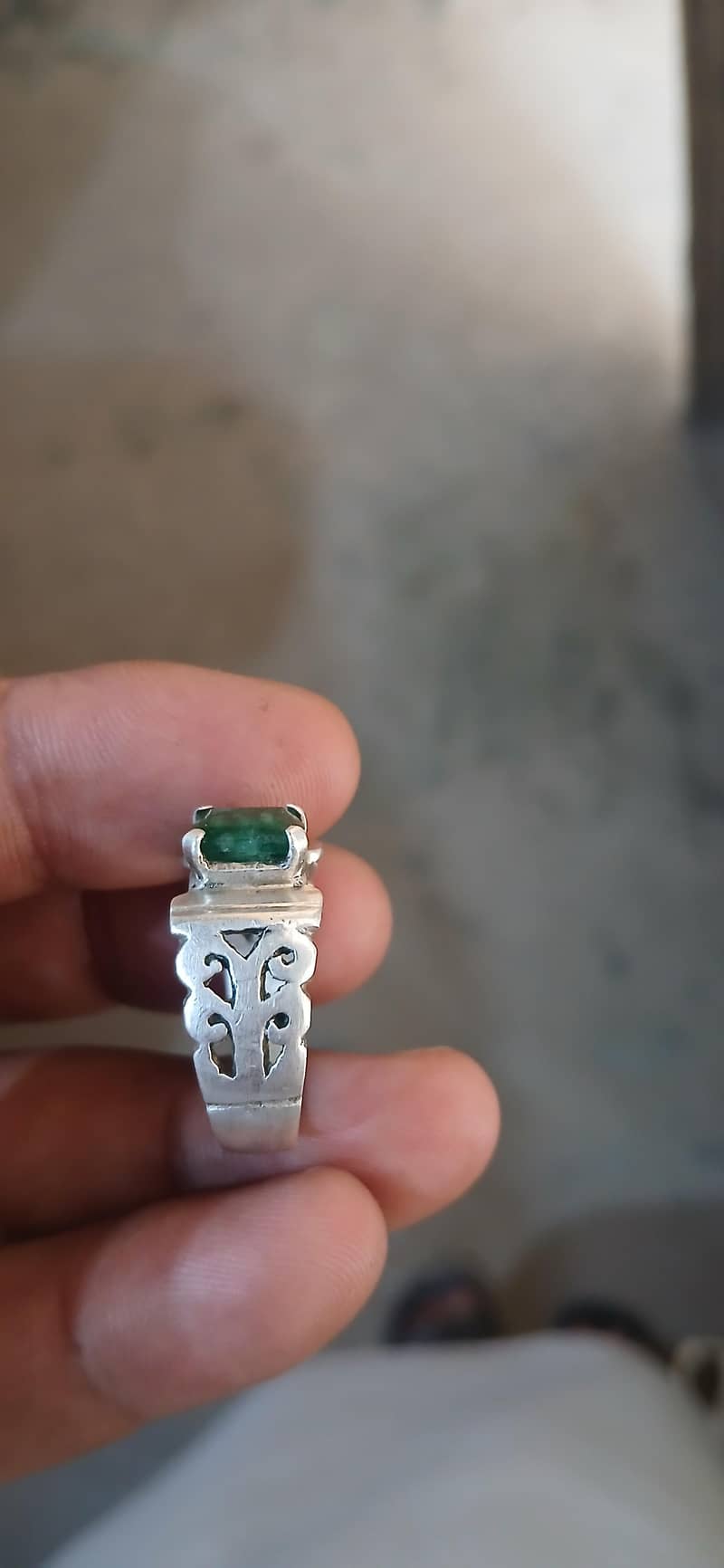 Emeraled ring 4