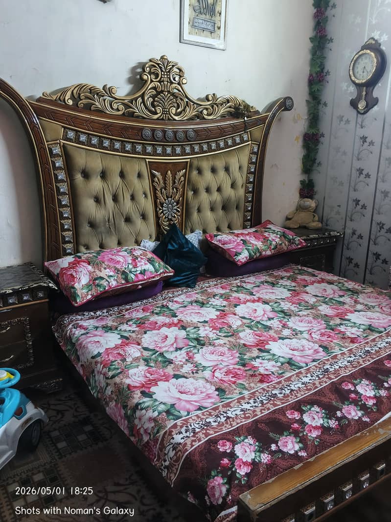 Bed with side tables and dressing table 2