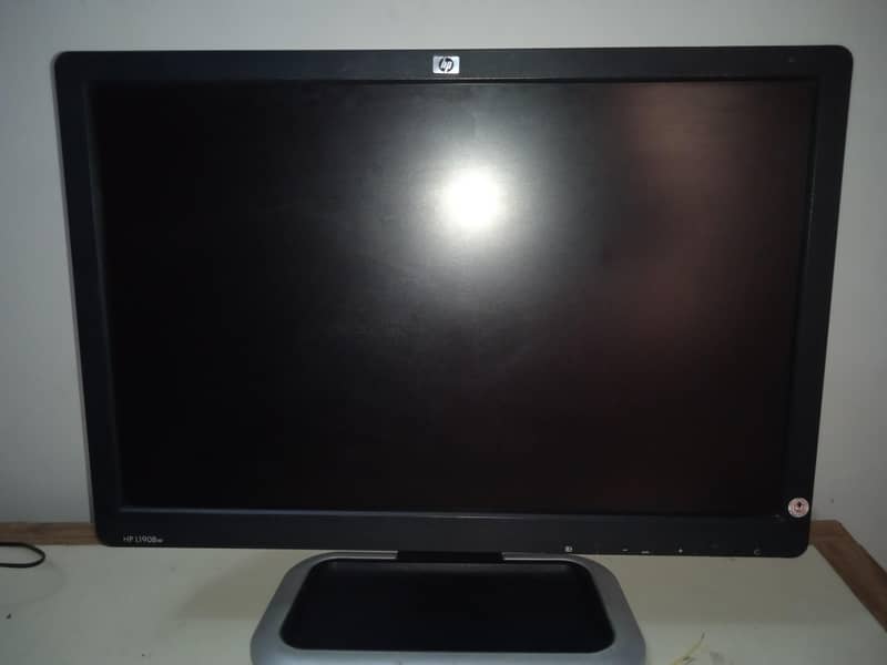 19" wide hp computer led 1