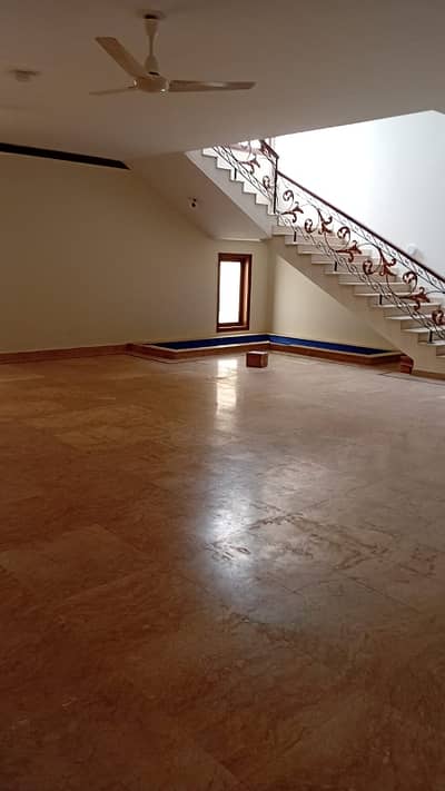 Defence 1000 Yards Beautiful Bungalow For Rent Prime Location Line Water