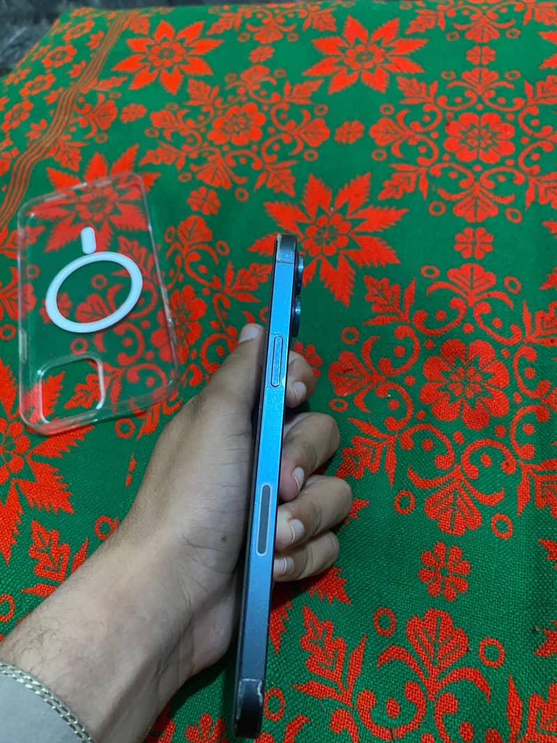 iPhone 12 Pro Max 4