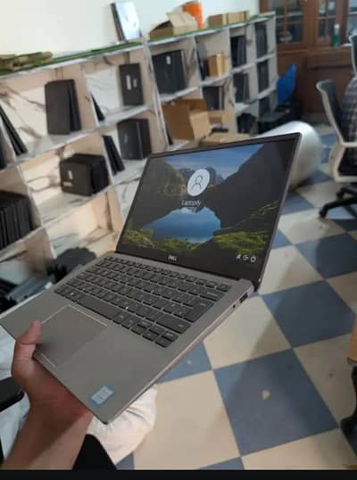 DELL3301 8GB RAM 256GB SSD 1080P DISPLAY