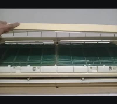 a great condition 1.5 ton Split AC