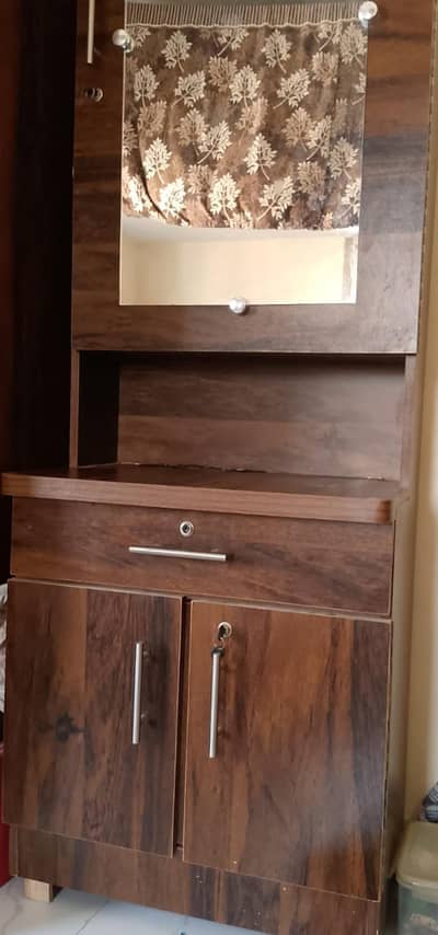 heavy wooden dressing table neat n clean