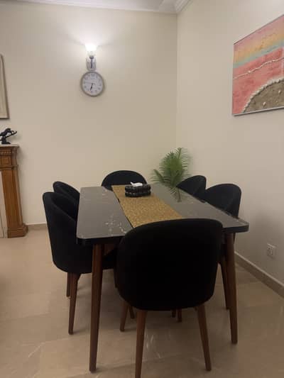 6 seater dinning table for sale. Almost brand new