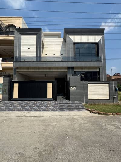 PRIME LOCATION 10 MARLA BRAND NEW HOUSE