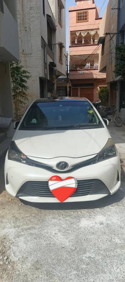 toyota vitz pearl white 2015
