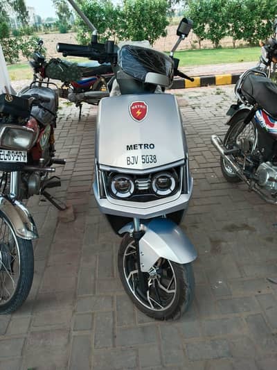 Metro M6 bike