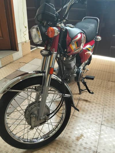 Honda 125CG (2025)model  in 10/10 condition contact no 03084000186