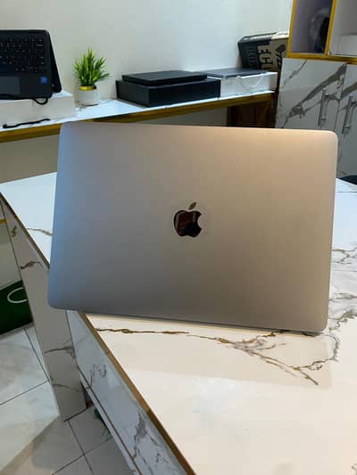 Apple MacBook Pro 2017 13” Retina | Core i5 | 8GB RAM | 128GB SSD |