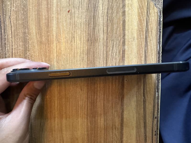 iPhone 15 plus jv 3