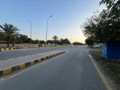 100 Ft Road Facing Standard Size | Best Price