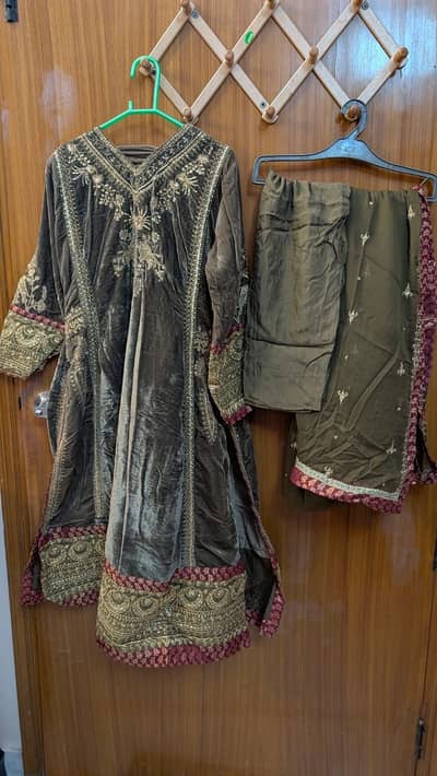 Ladies Clothes/ladies suits/engagement dresses/formale ladies dress
