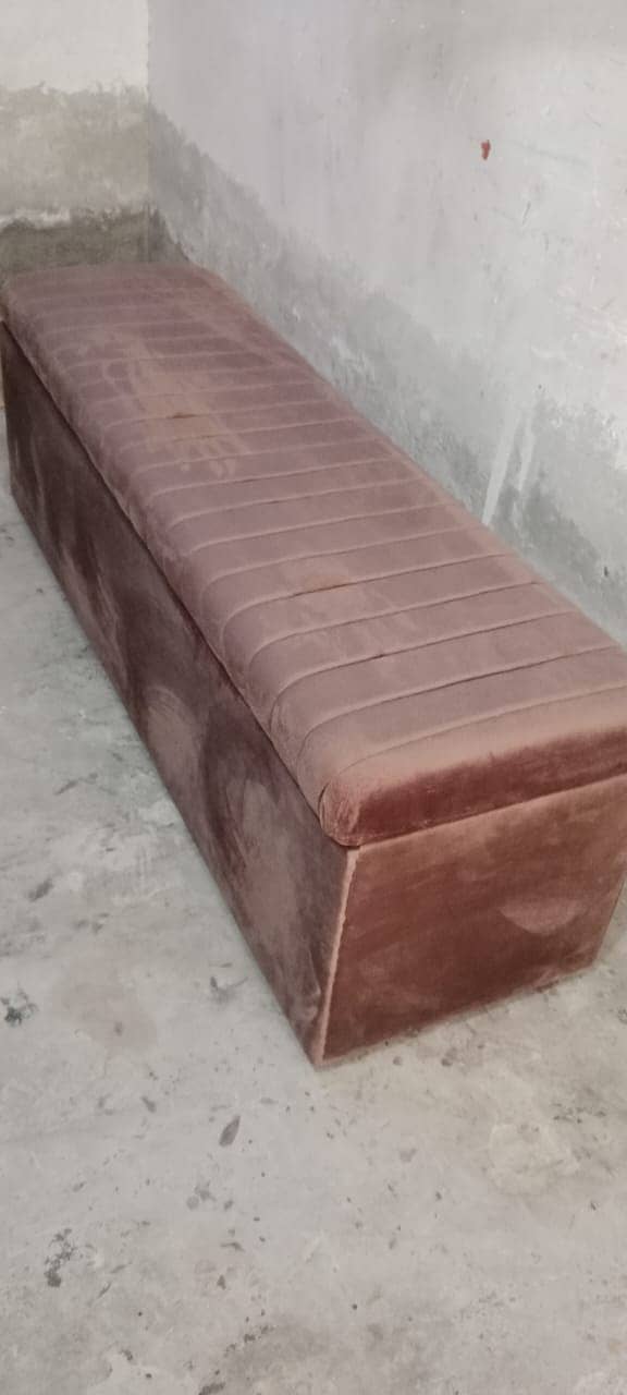 Bed Couch Puffy 1