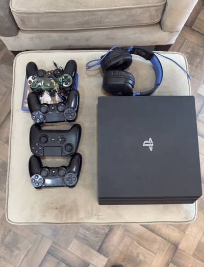 Pristine condition PS4 PRO